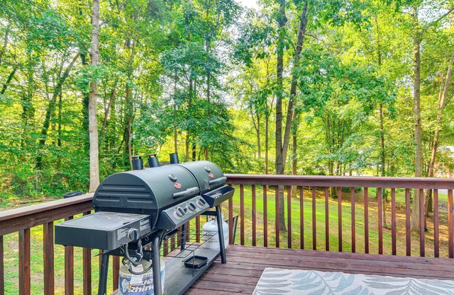 Private Yard & Deck: High Point Home Base!