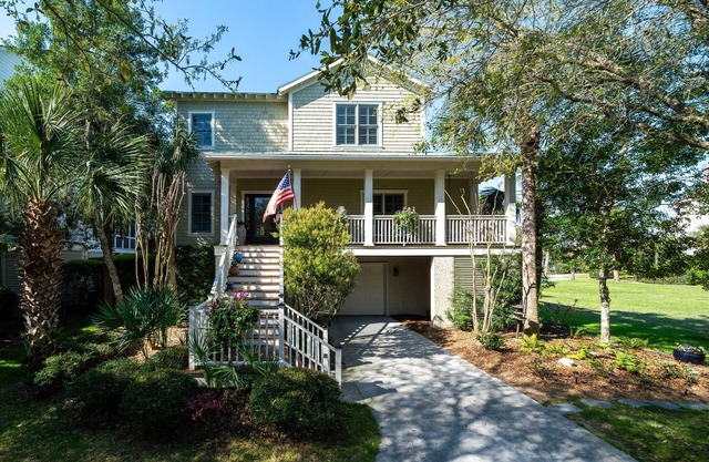 Professionally Decorated & Updated Home! Lake Views! Bring Your Dog! Amenity Cards!