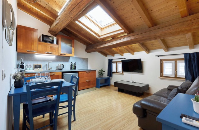 PROFESSOR'S NEST 11 - VERONA APARTMENTS