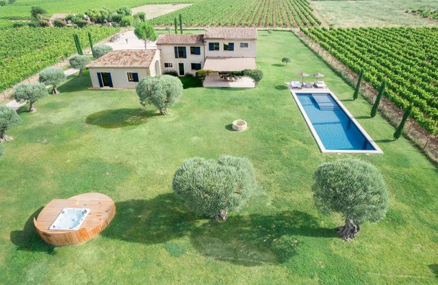 ★ Property 360° VIEW Pool & Hot Tub★ BERSY LUXURY PROPERTIES® ★ Unique Mont Ventoux view ★