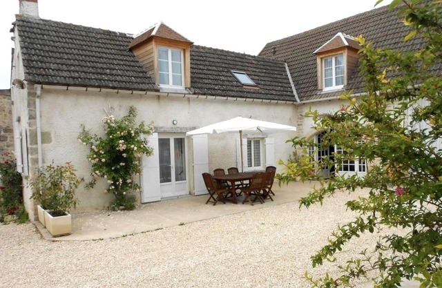 Property With seasonal pool, four-star cottage in the heart of the Loire Valley .