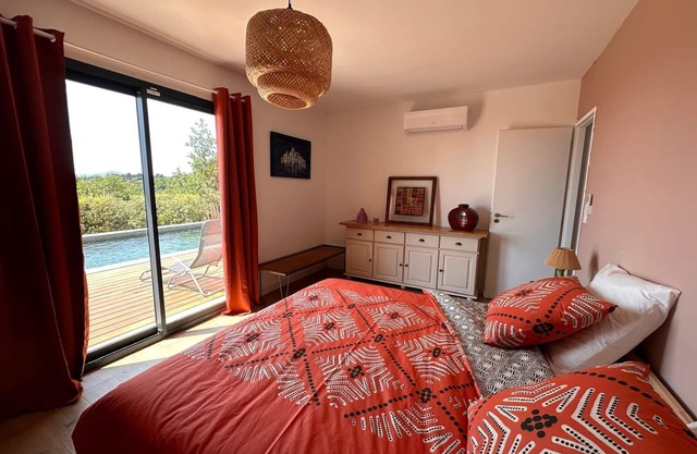 Provencal escape at the foot of the Ventoux: luxury bedding, magical sunsets