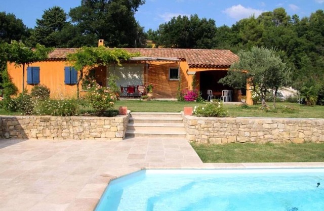 Provencal house South Luberon with private pool.