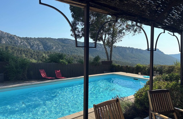 Provencal house with private pool near Bandol