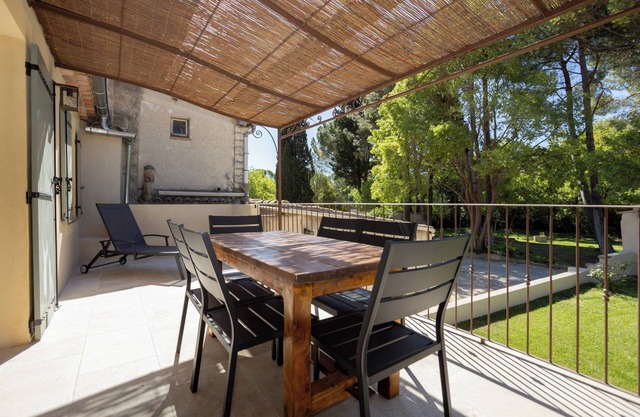 Provencal Stay in the Heart of the Alpilles in Eyguières