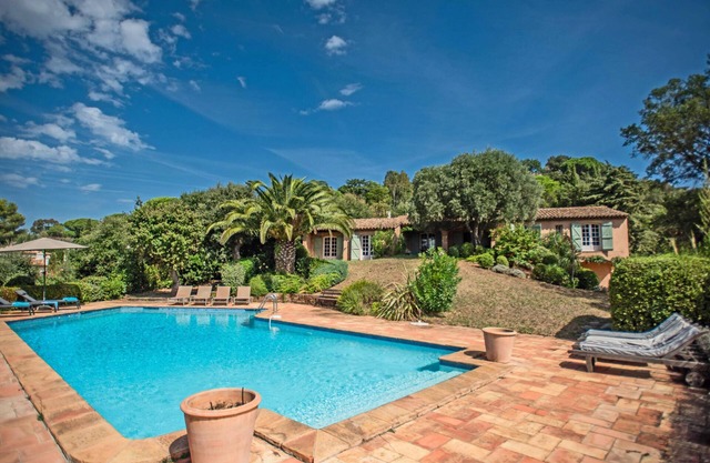Provencal villa with pool and sea view