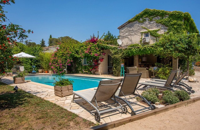 PROVENCAL VILLA NEAR THE SEA