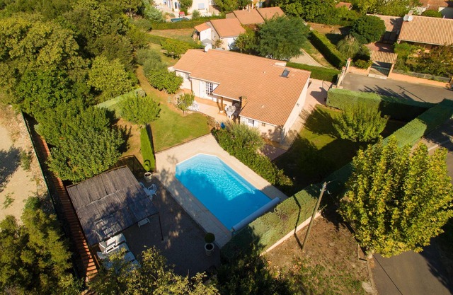 Provencal villa sleeps 8 + pool