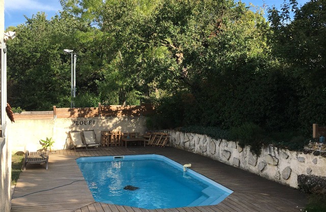 PROVENCAL VILLA WITH POOL 15 MIN OF BEACHES, AIX EN PCE AND MARSEILLE