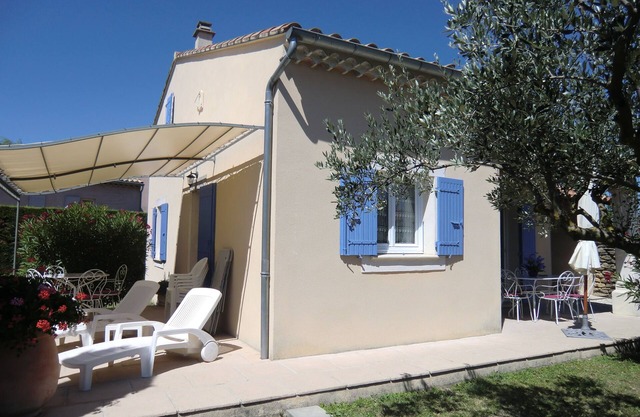 PROVENCE-ALPES-CÔTE-D'AZUR PROXI GRIGNAN VILLA 3* 4/5 PEOPLE GARDEN-POOL