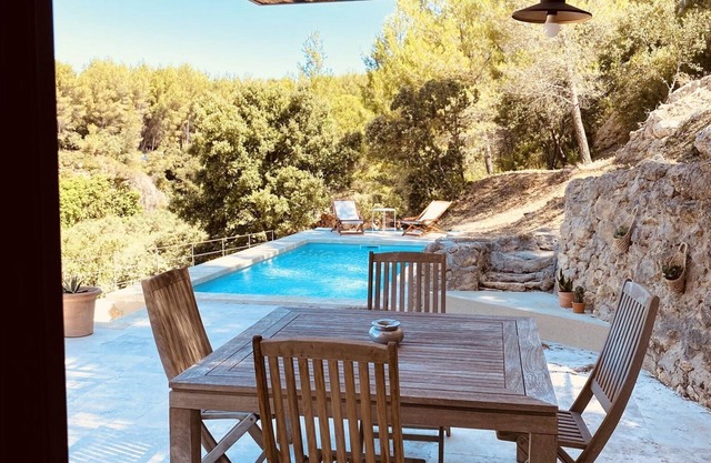 Provence house with pine forest view, large garden and private pool