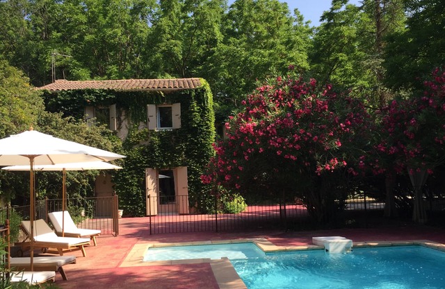 Provence, large house with pool in Avignon