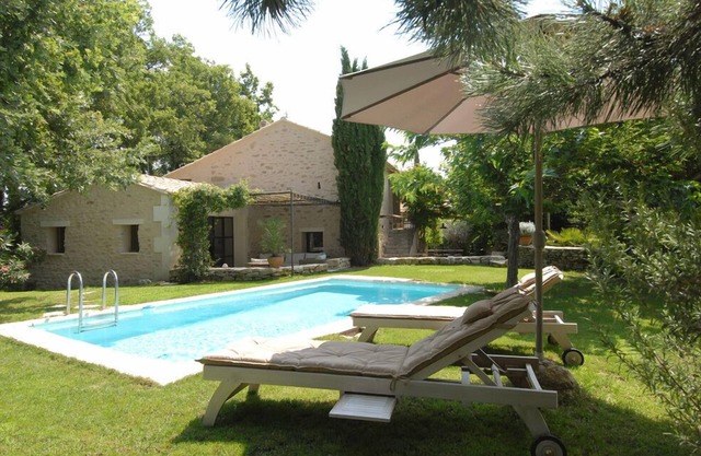Provence -Luberon pretty old farmhouse with swimming pool