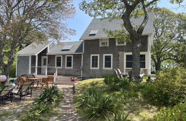 Provincetown: Water view, 3 BR House, Parking, Free Wifi, outdoor shower.