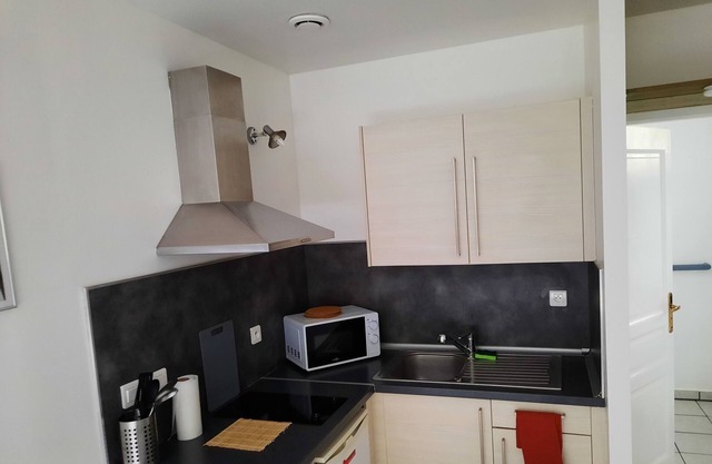 Proximity to industrial area, WIFI, Netflix, All comfort