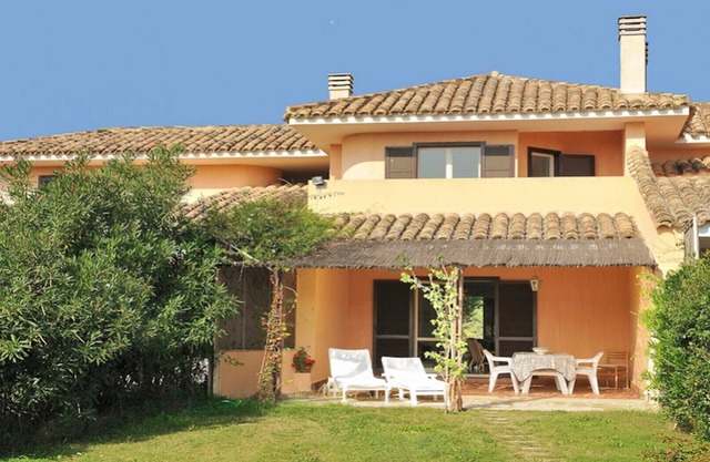 Pula sardinia 250 mt from the sea, garden,wifi/fwa, golf 2km, photovoltaic system