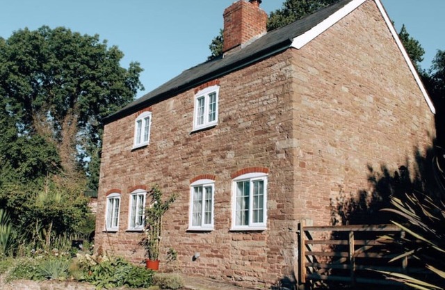 Pump Cottage - Cosy Herefordshire Cottage