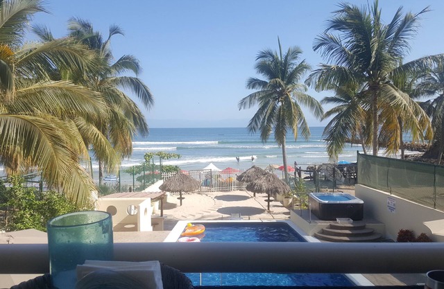 Punta de Mita Beachfront condo: Amazing Views and Fiber Optic Internet