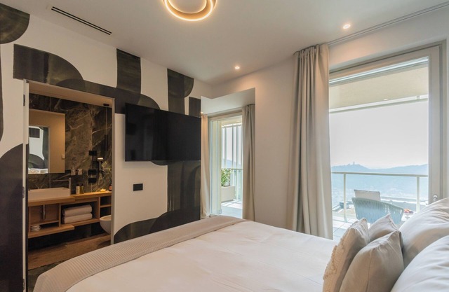 Pureview Luxury Suites, with breakfast & pool