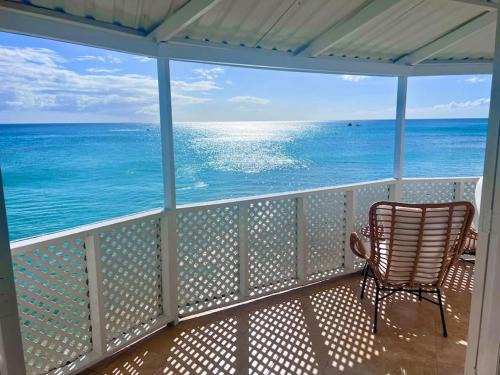 Purple Rain - Direct Beach Access, 2 Bedroom, 2 Terrace Holiday Home Bliss