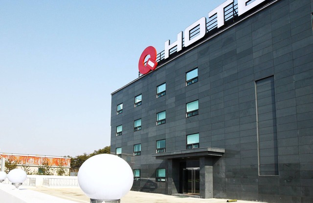 Q Hotel