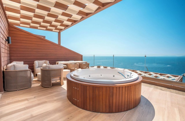 Qlusive Hotel