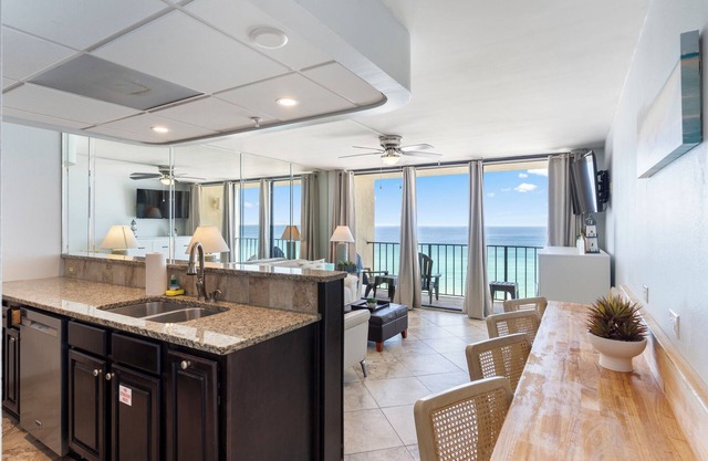 Quaint 1BR Getaway - Edgewater Tower 3 906 - Sleeps up to 4