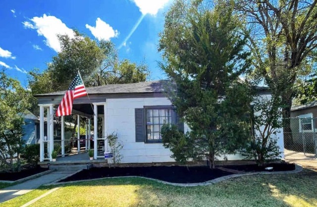Quaint and Cozy 3 bed 1 bath Home in ❤️Of Lubbock