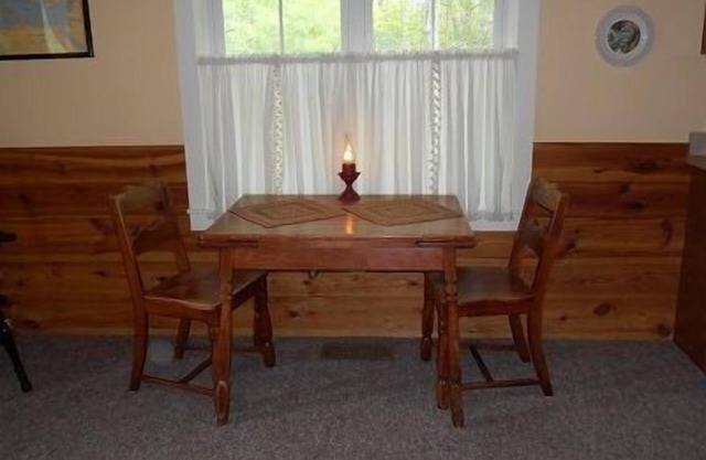 Quaint And Cozy Cottage Nestled In The Heart Of All The Lake Has To Offer