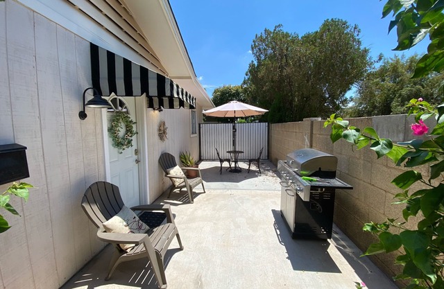 Quaint Casita in upscale North Mesa neighborhood fully stocked near Cubs statium
