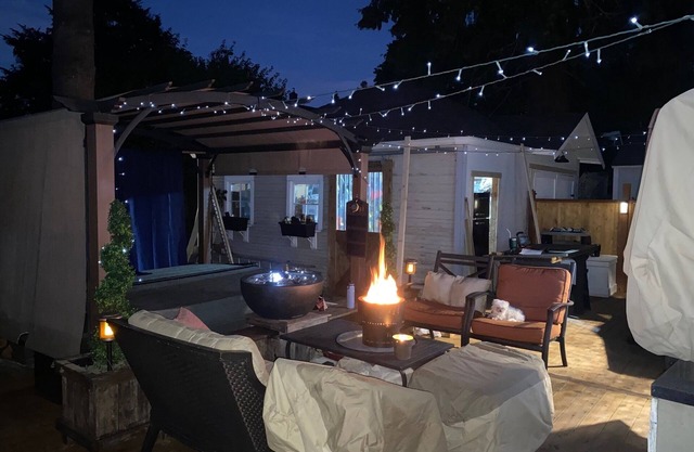 Quaint cottage centrally located in Pleasantville