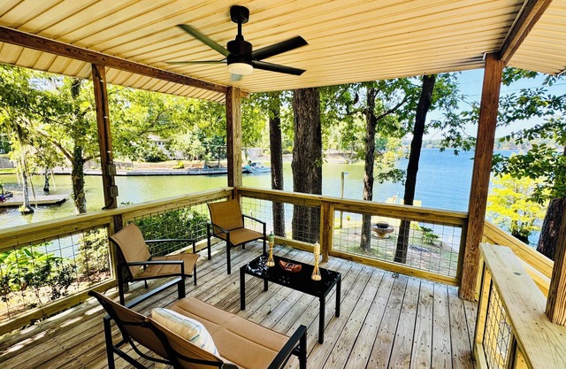 Quaint cottage on Lake Jordan in Titus, Alabama. Private Boat launch!