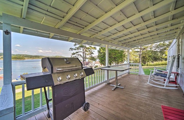 Quaint Cottage Overlooking Cherokee Reservoir