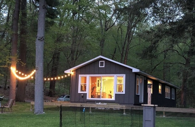 Quaint Cottage Retreat on Secluded Cove of Wall Lake