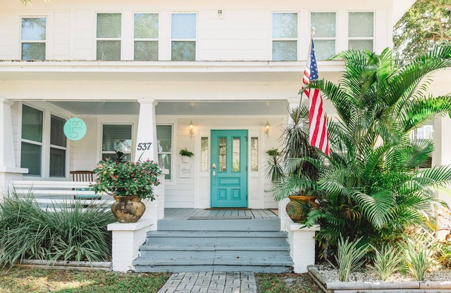Quaint Downstairs Historic Bungalow in Downtown St Pete