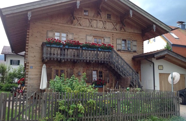 Quaint holiday apartment with hut flair in Garmisch-Partenkirchen
