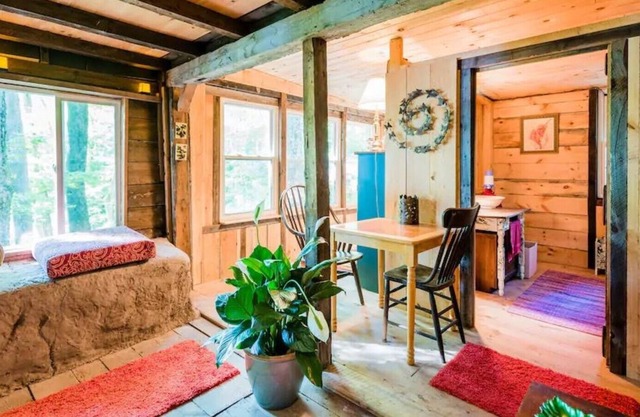 Quaint Lakeside Nature Cabin