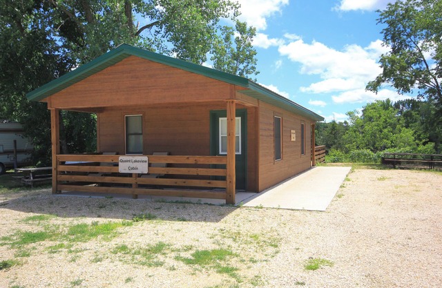 Quaint Lakeview Cabin