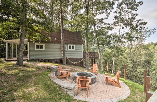 Quaint Mt Jackson Cottage with Sweeping Views!