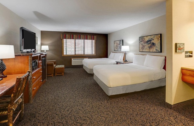 Quaint Riverside Retreat w/Indoor-Outdoor Pool! Free On-site Parking