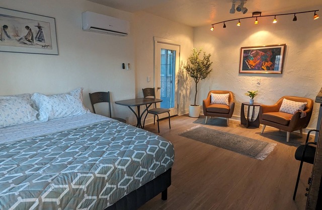 Quaint Studio near Downtown and the University of Arizona.