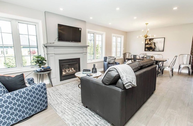 Quality Beautiful Bungalow - hot tub Old Towne