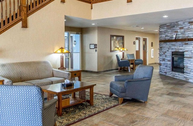 Quality Inn & Suites Fort Madison near Hwy 61