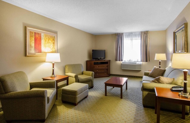 Quality Inn Summersville - New River Area