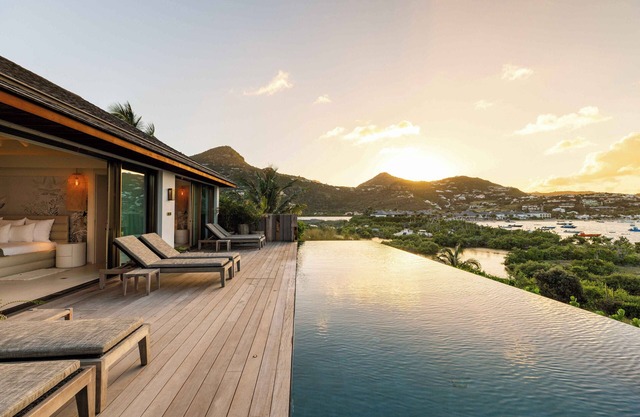Quartz is a jewel in front of the sea with a large and nice view of the ocean