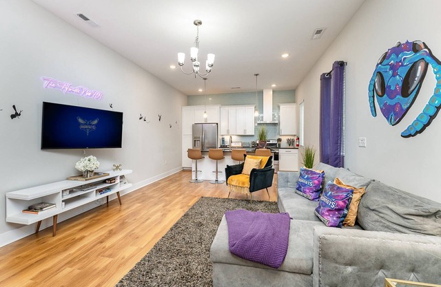 Queen City Special: 10% Off 3+ nights!