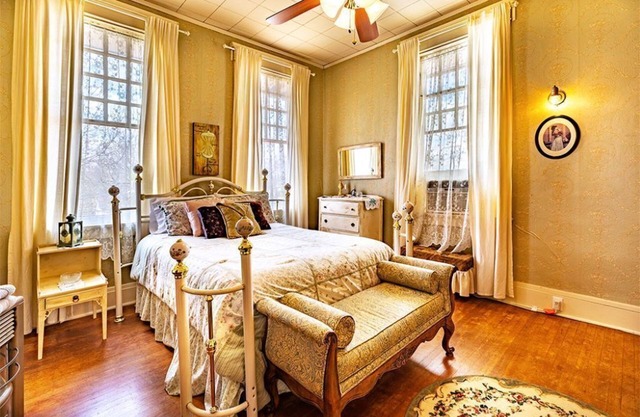 Queen Size Suite with a shared Hallway Bath