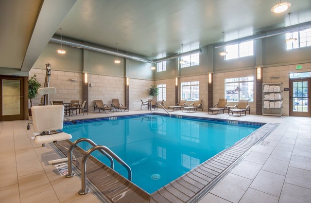Queen Studio | Free Breakfast + Indoor Pool