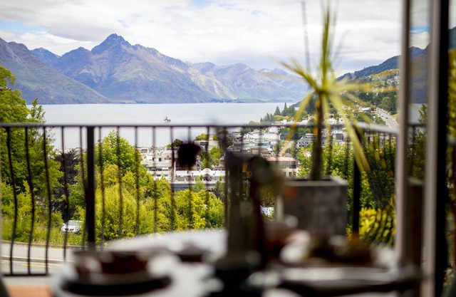 Queenstown House