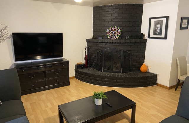 Quetzal House - 2 bedroom, parking & garden